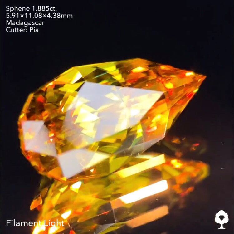 6ctから抽出された鋭くギラめくシャープペアシェイプ★スフェーン1.885ct ピアッちゃん作品★ハラキリプライス