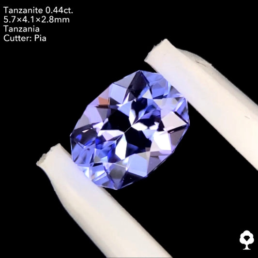 【本日22:00終了‼️】タンザナイト 0.44ct. ファンシーオーバル ピアッちゃん作品