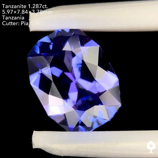 タンザナイト1.287ct. ファンシークッション ピアッちゃん作品