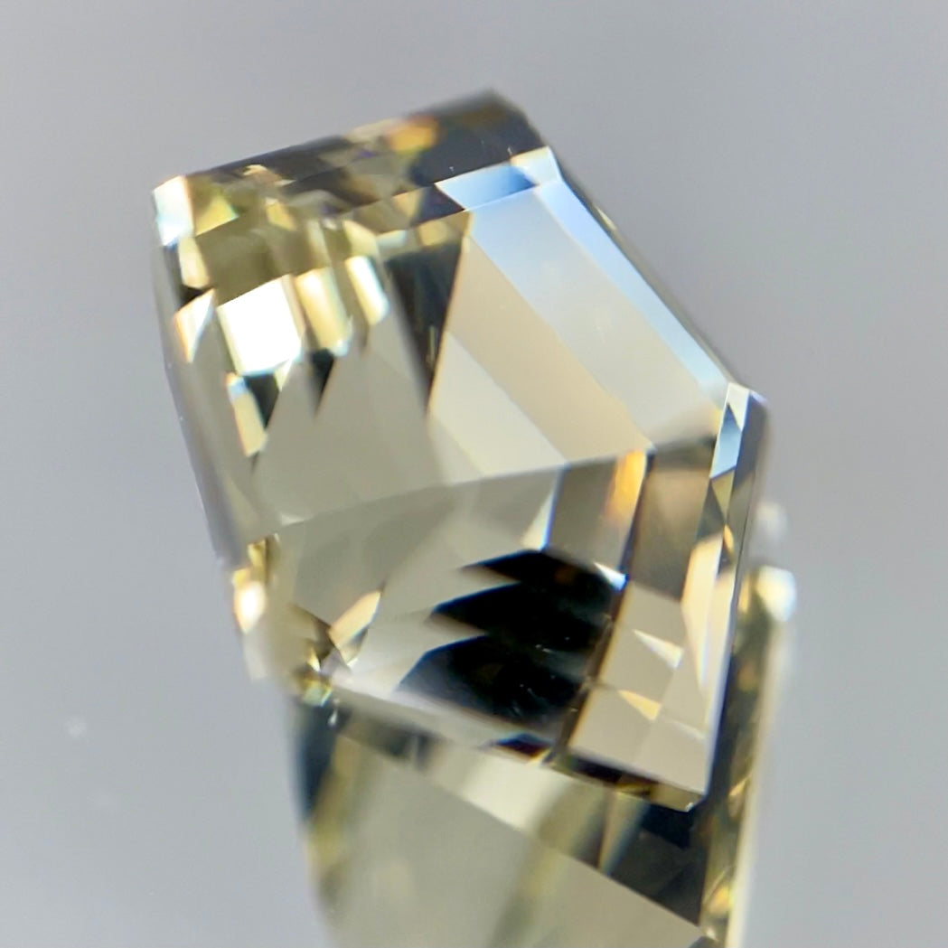 【💖GTCより特別出品💖】キラキラ五角形❤︎ゴールデンラブラドライト2.36ct