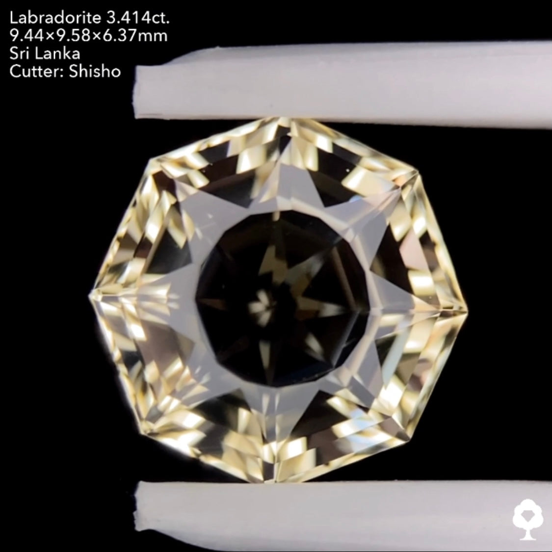 曇りなき圧巻の輝きを放つ太陽オクタゴン★ラブラドライト3.414ct. 師匠作品