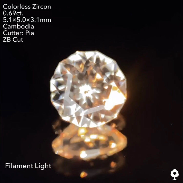 新カット【ZBカット】が施された6つの宝石が見える美カラーレス★カラーレスジルコン0.69ct ピアッちゃん作品★ハラキリプライス