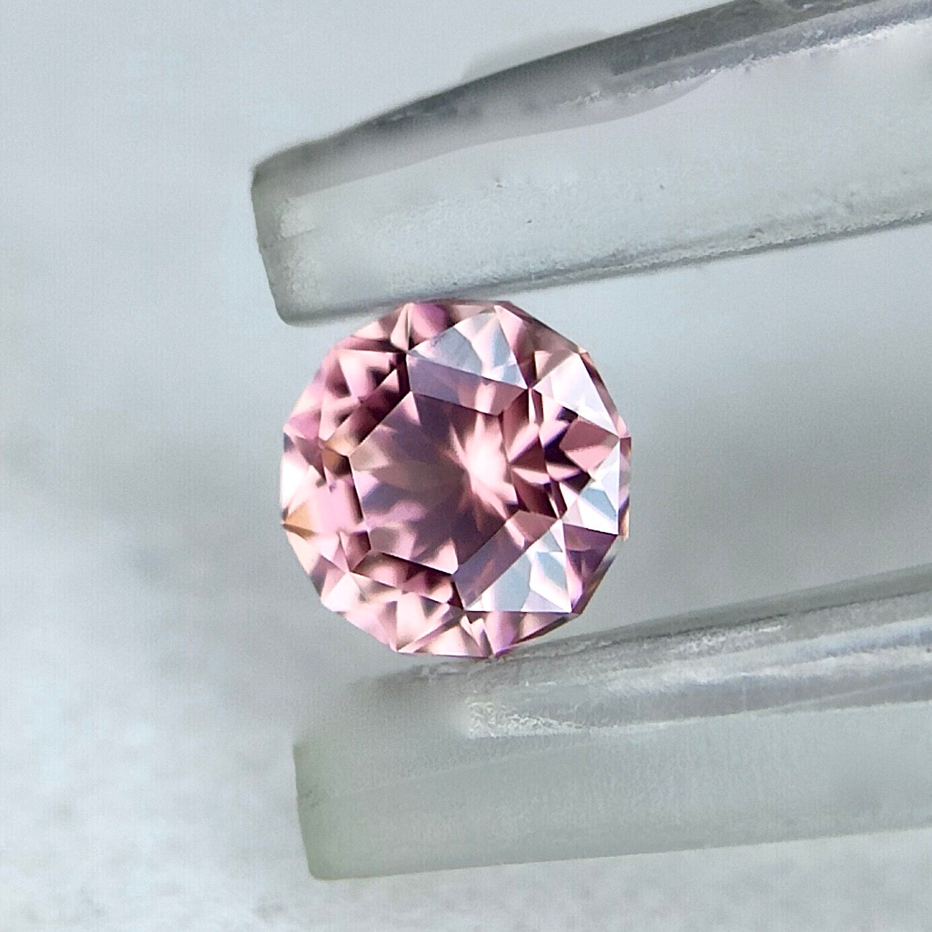 【チャットオークション御落札様専用】レアなシッカリピンクカラー✨ ZBカットで楽しむピンクジルコン0.244ct★4ZBご利用価格★