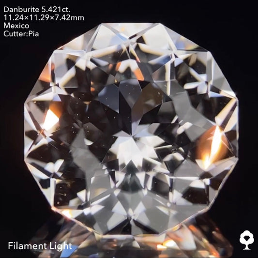 新カットの強い煌めきを大粒で楽しむ★カラーレスダンビュライト5.421ct ピアッちゃん作品