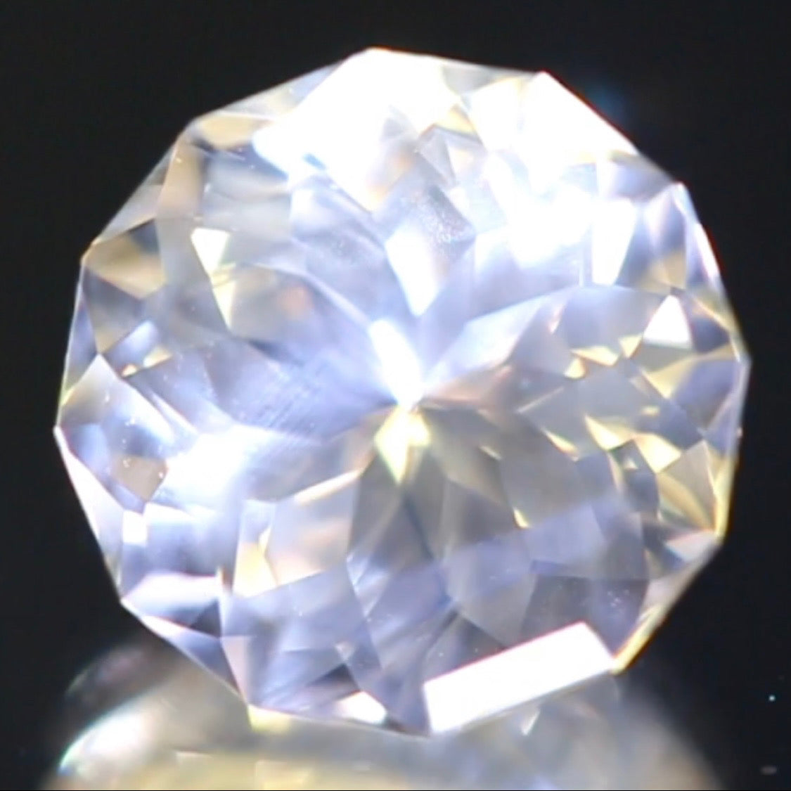 スクエアテーブルの新カットはシラーも美しい★ラブラドライト2.55ct 師匠作品✨こちらはクーポンはごめんなさい🙏