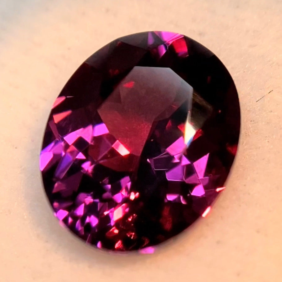 【GTY閉店大感謝祭】👽完成度高い濃美ピンクオーバル★ロードライトガーネット0.98ct ピアッ作品