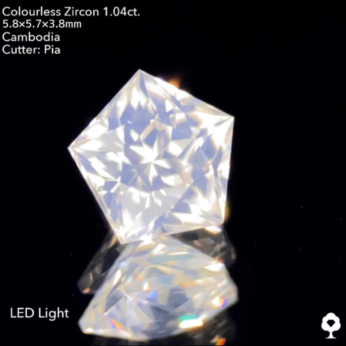 【チャットオクご落札作品☆】幻想的だが輝き抜群のシルキースターペンタゴン★カラーレスジルコン 1.04ct. ピアッちゃん作品