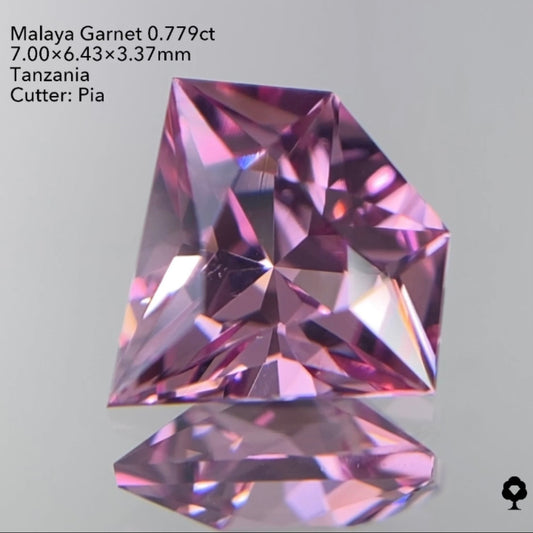 【SOLD OUT】宝石形マラヤガーネット0.779ct ピアッちゃん作品 3/30Live配信作品