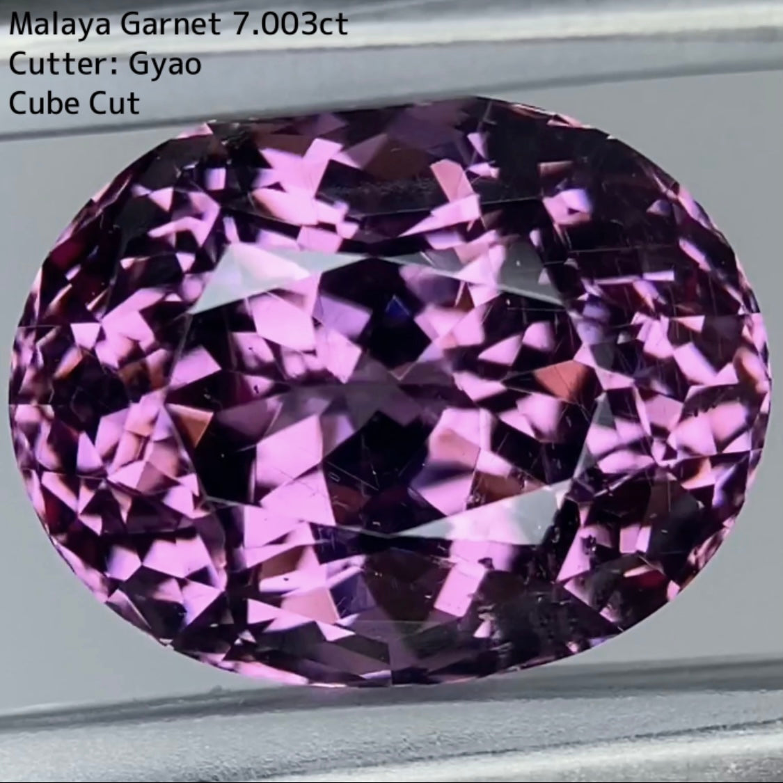 シックさのある美ピンクパープルは大きさも美しさもモンスター級💎マラヤガーネット 7.003ct【Cube cut】
