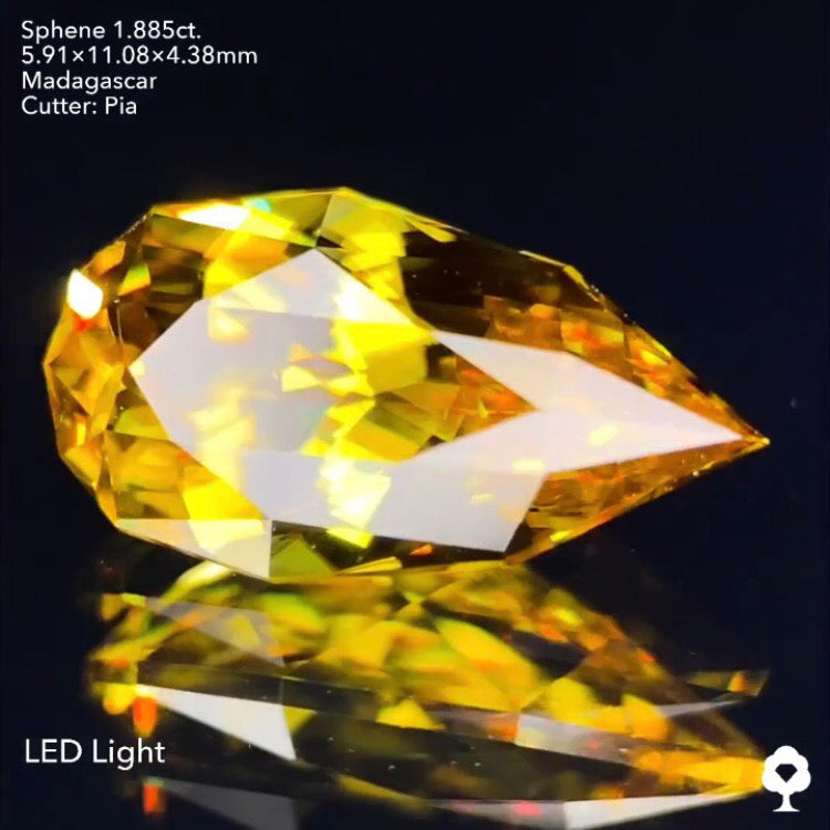 6ctから抽出された鋭くギラめくシャープペアシェイプ★スフェーン1.885ct ピアッちゃん作品★ハラキリプライス