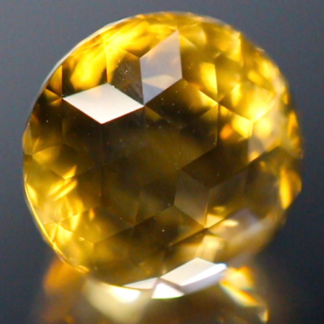 これぞ【キューブスターカット】濃厚ゴールドの美しい満月★ラブラドライト4.150ct ゲオちゃん作品✨こちらはクーポンはごめんなさい🙏