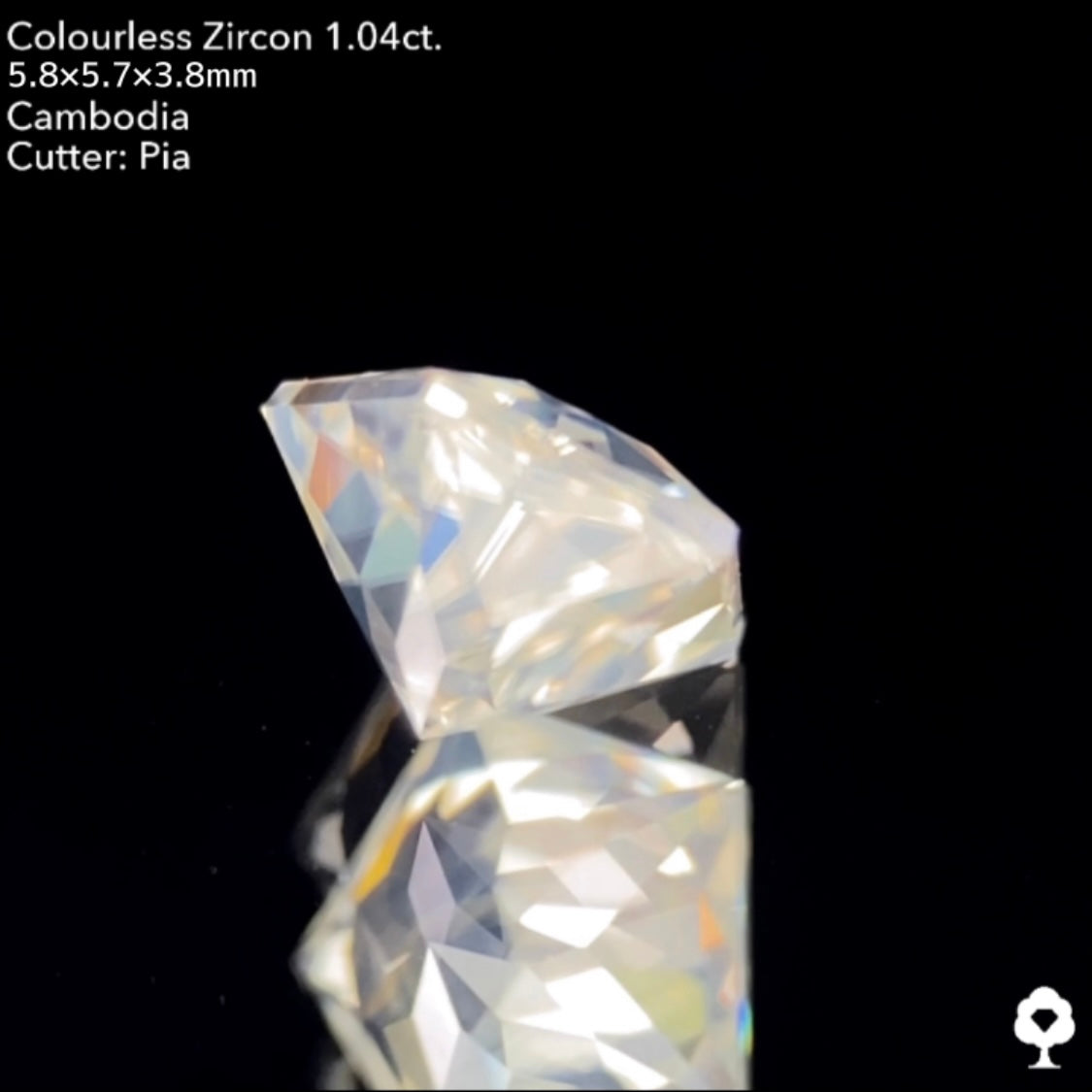 【チャットオクご落札作品☆】幻想的だが輝き抜群のシルキースターペンタゴン★カラーレスジルコン 1.04ct. ピアッちゃん作品