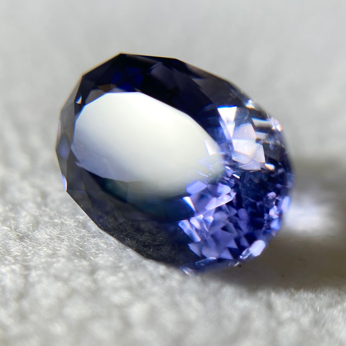 👽パビリオンの美しいカットと色むら感が最高"ファンシーオーバル" アイオライト2.33ct レイちゃん作品✨