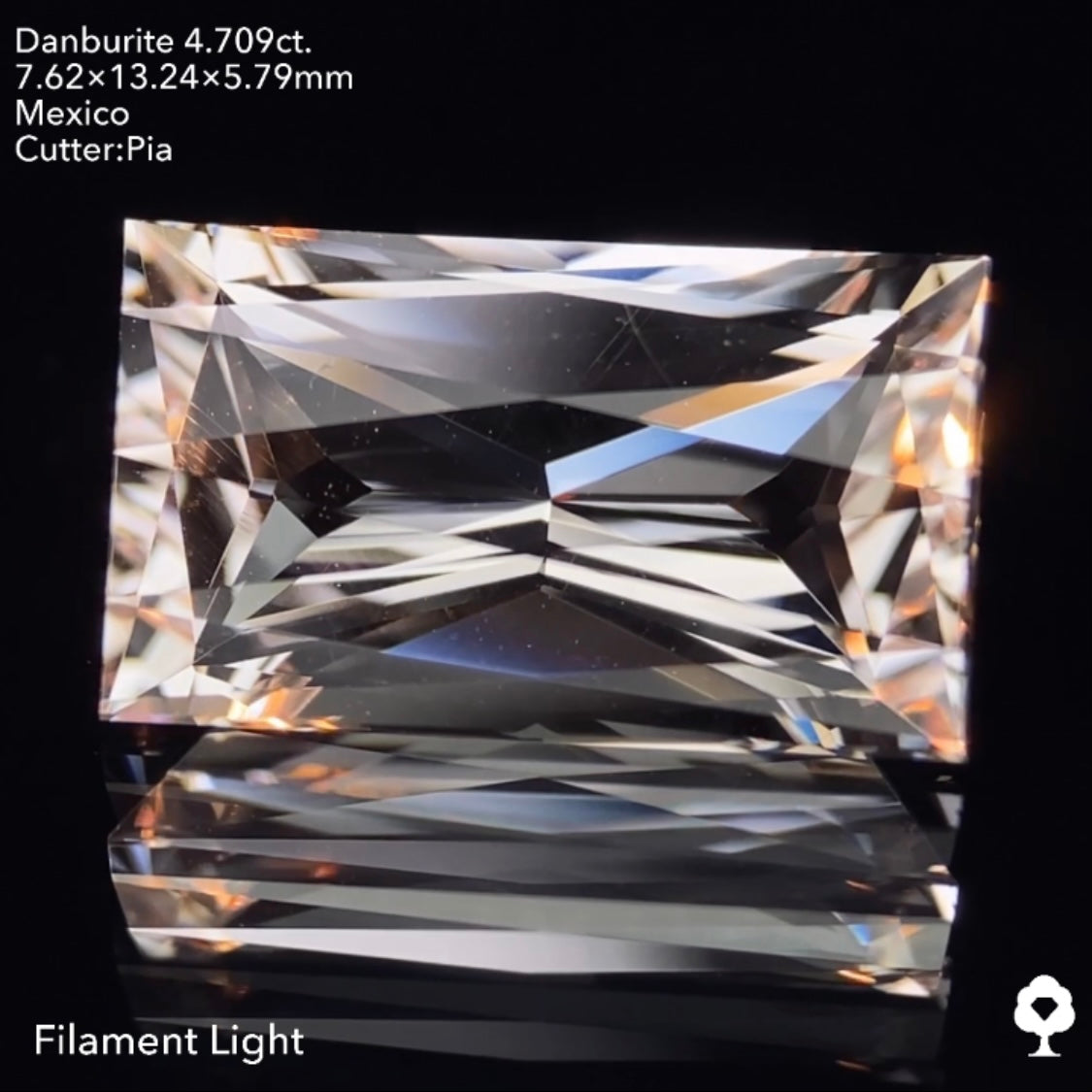 鋭い輝きが折り重なるアヤトリカットのピアッ進化版★カラーレスダンビュライト4.709ct ピアッちゃん作品