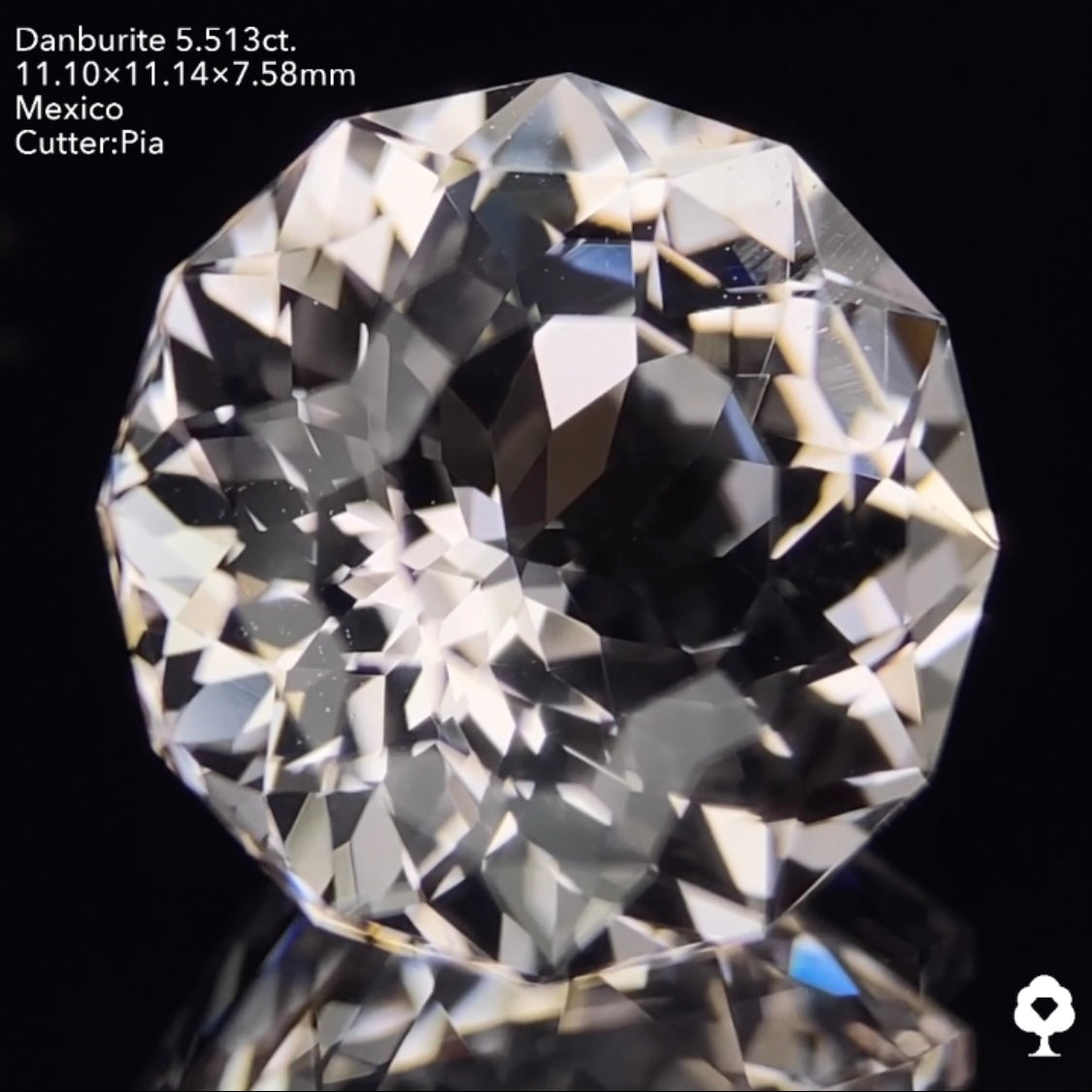 クラウンの新カットによるギラギラが美しい★カラーレスダンビュライト5.513ct ピアッちゃん作品