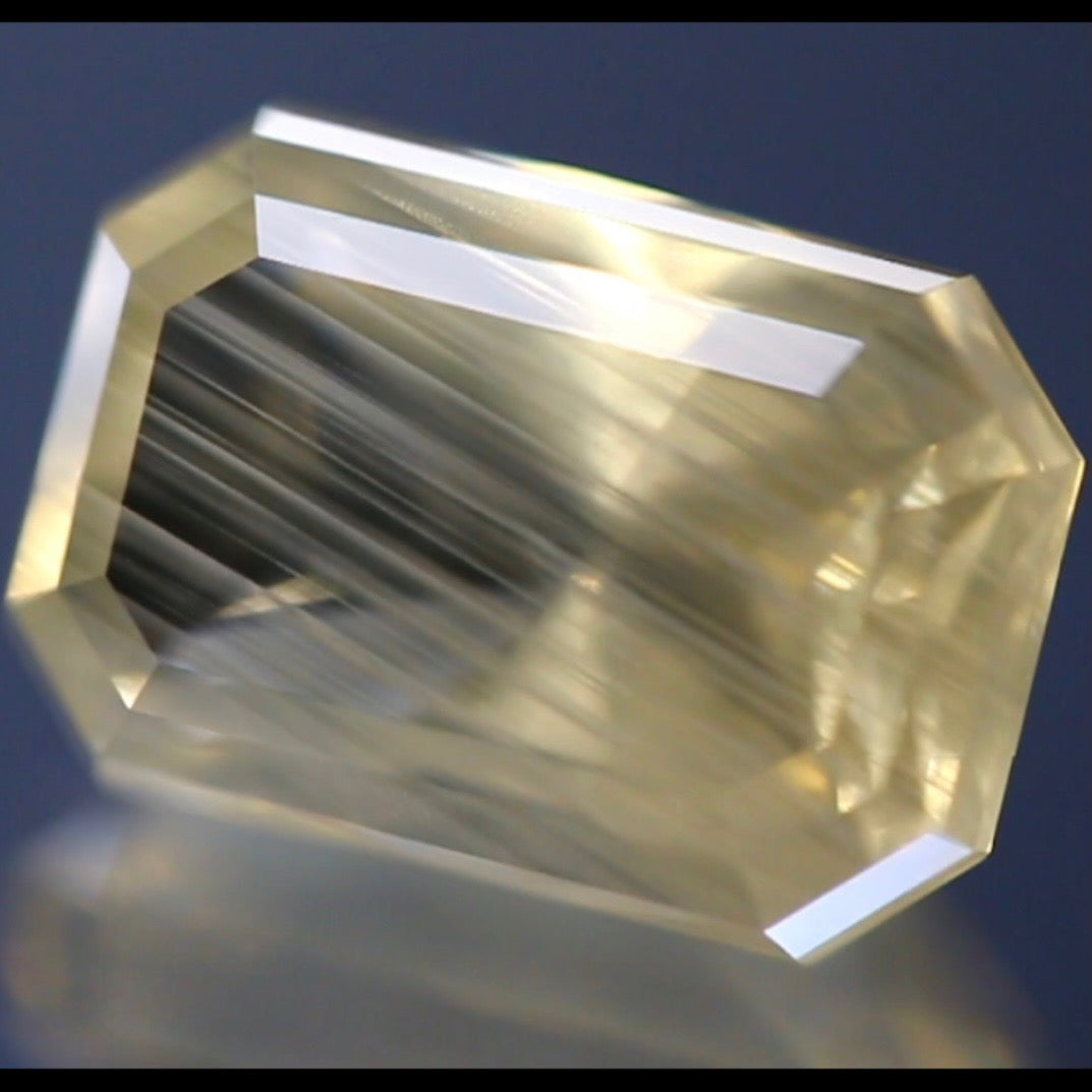繊細なハープの弦のようなシラーが迫力満点★ラブラドライト6.06ct 師匠作品✨こちらはクーポンはごめんなさい🙏
