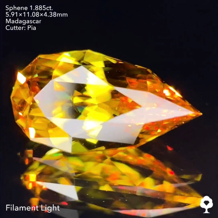 6ctから抽出された鋭くギラめくシャープペアシェイプ★スフェーン1.885ct ピアッちゃん作品★ハラキリプライス