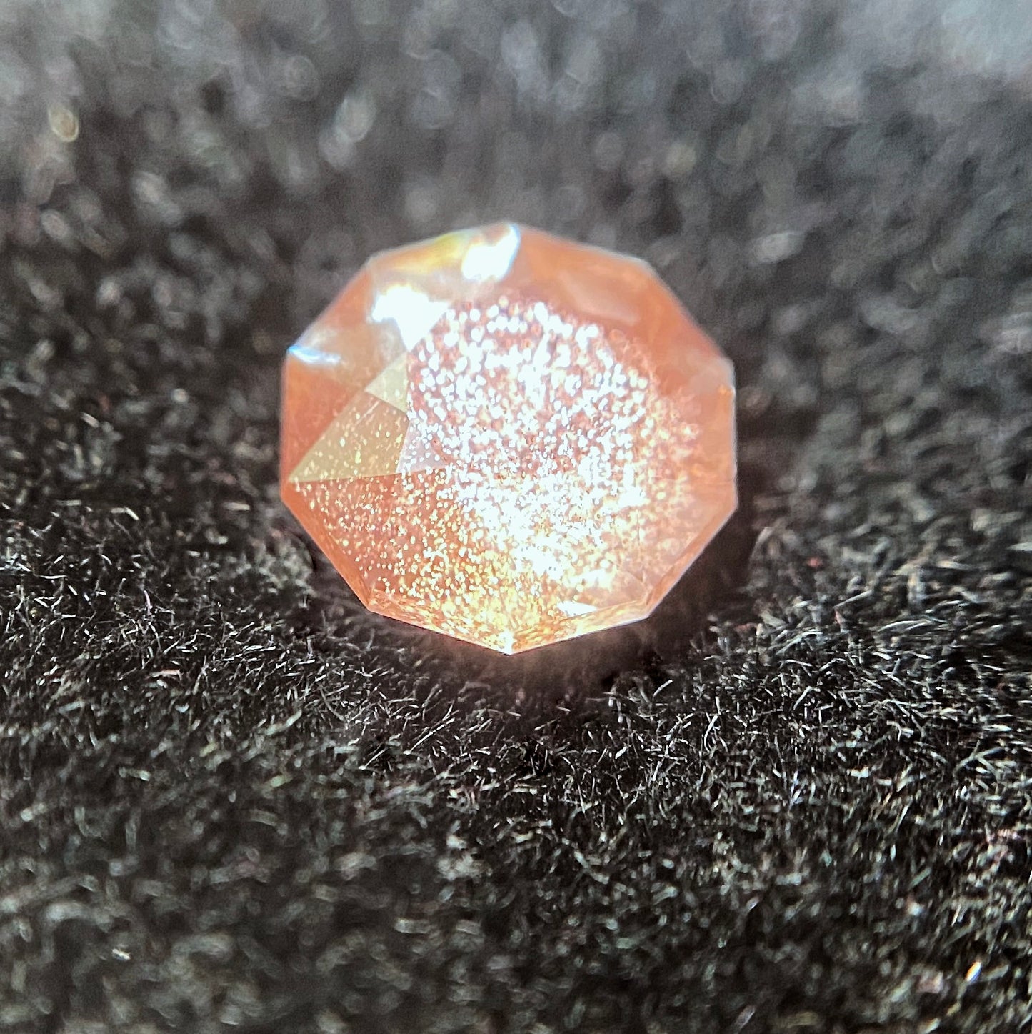 💖お待たせしました❣️ファンシーラウンドのオレゴンサンストーン0.39ct(テーブルからはみ出るシラー🙈💓)☀️💎ピアッちゃん作品【4/30チハルーム】GW特別特価❗️