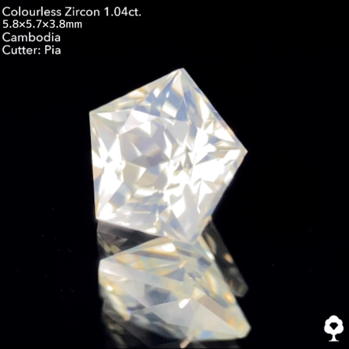 【チャットオクご落札作品☆】幻想的だが輝き抜群のシルキースターペンタゴン★カラーレスジルコン 1.04ct. ピアッちゃん作品