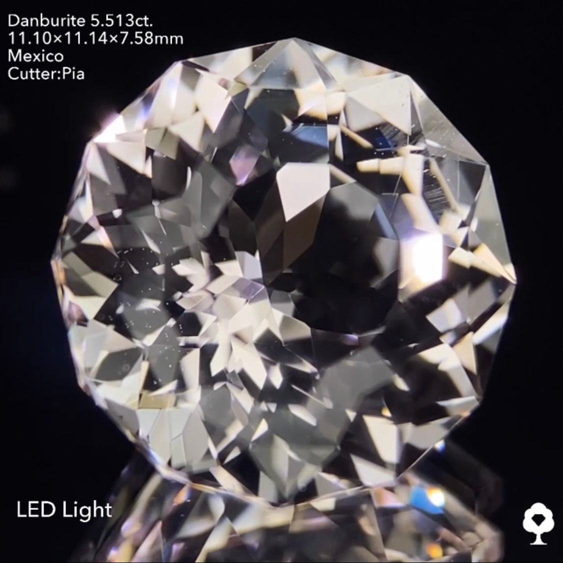 クラウンの新カットによるギラギラが美しい★カラーレスダンビュライト5.513ct ピアッちゃん作品