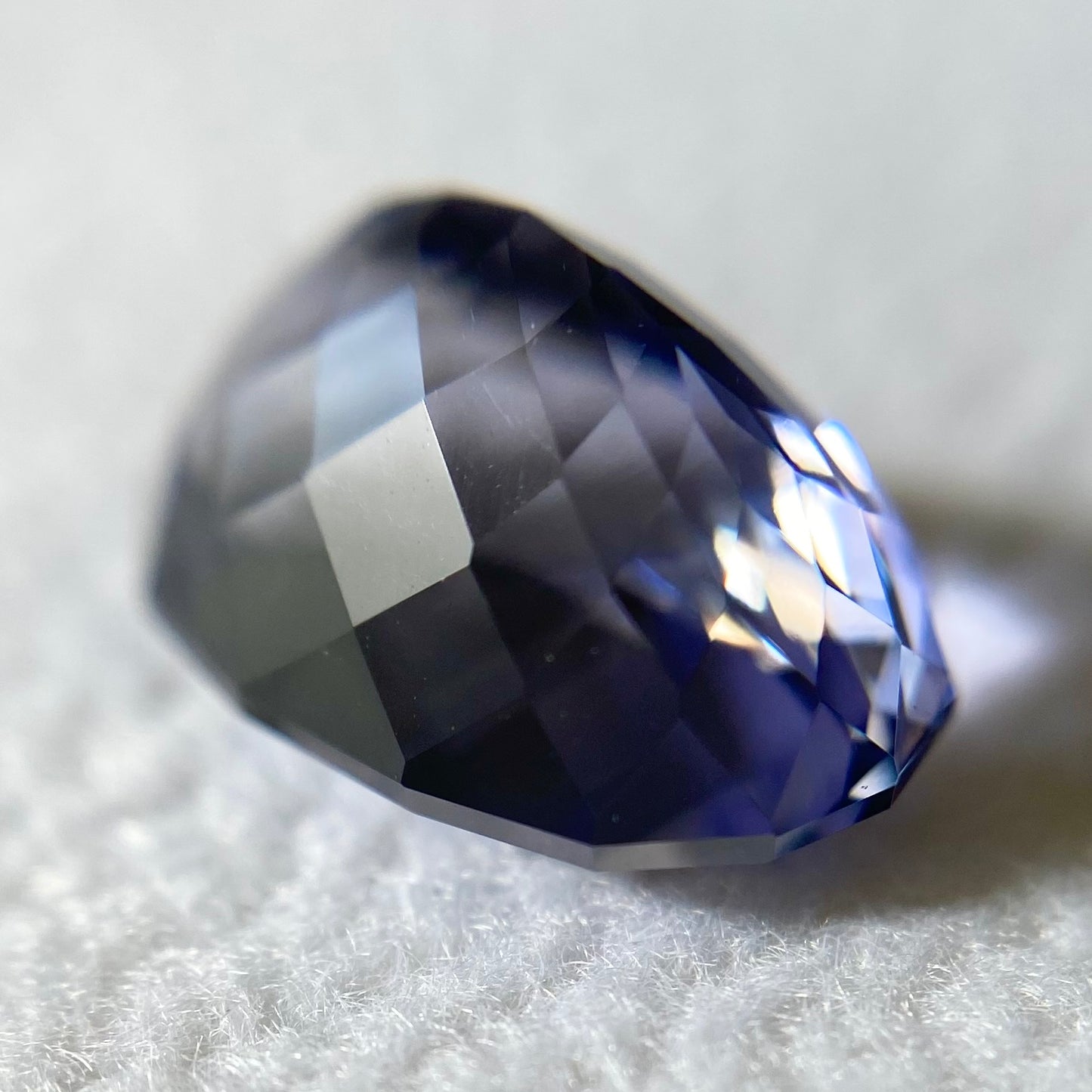 👽パビリオンの美しいカットと色むら感が最高"ファンシーオーバル" アイオライト2.33ct レイちゃん作品✨