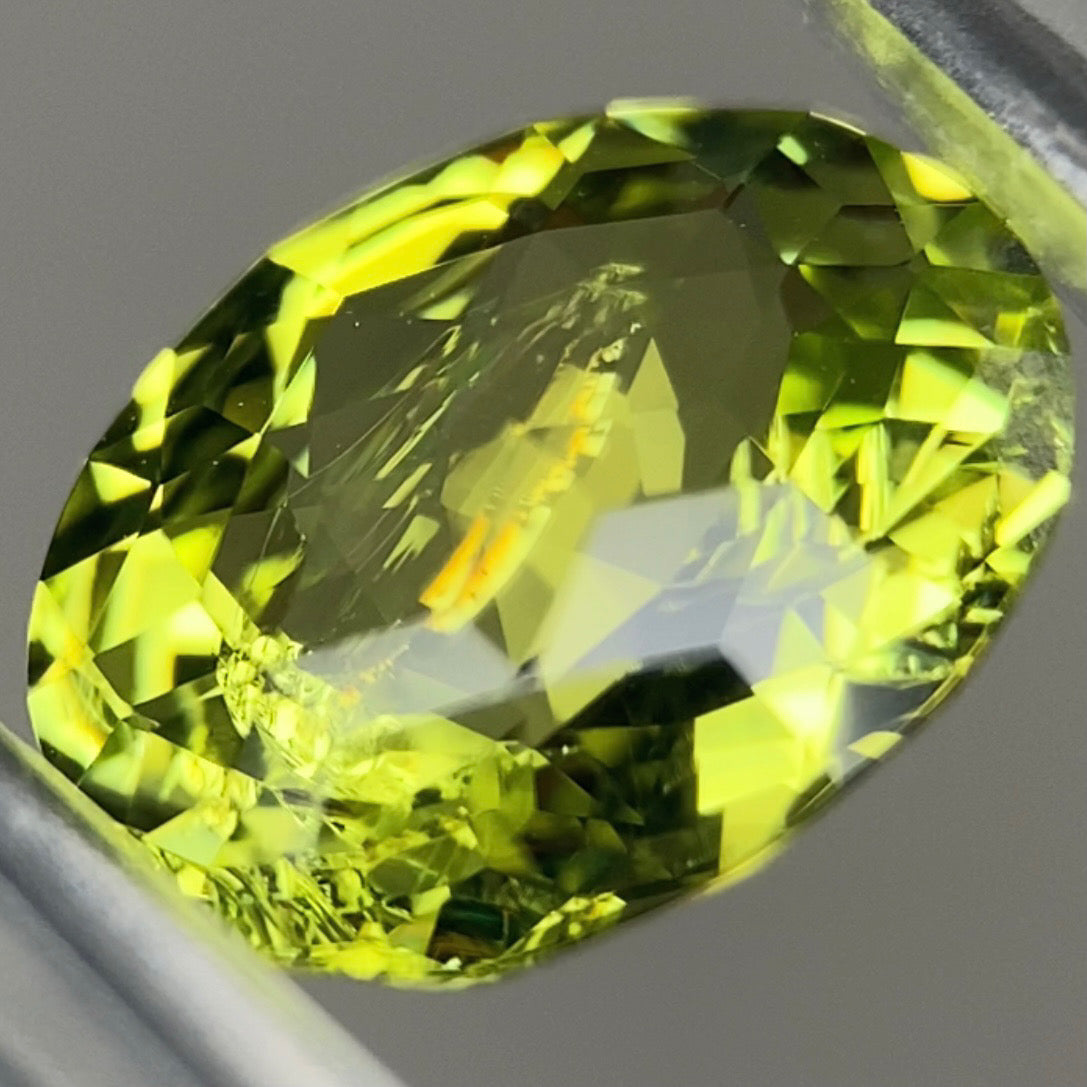 【10/10(月)21:30終了‼️】パロット虹クリソベリル2.506ct🌈キューブカット入り♬ゲオちゃん作品