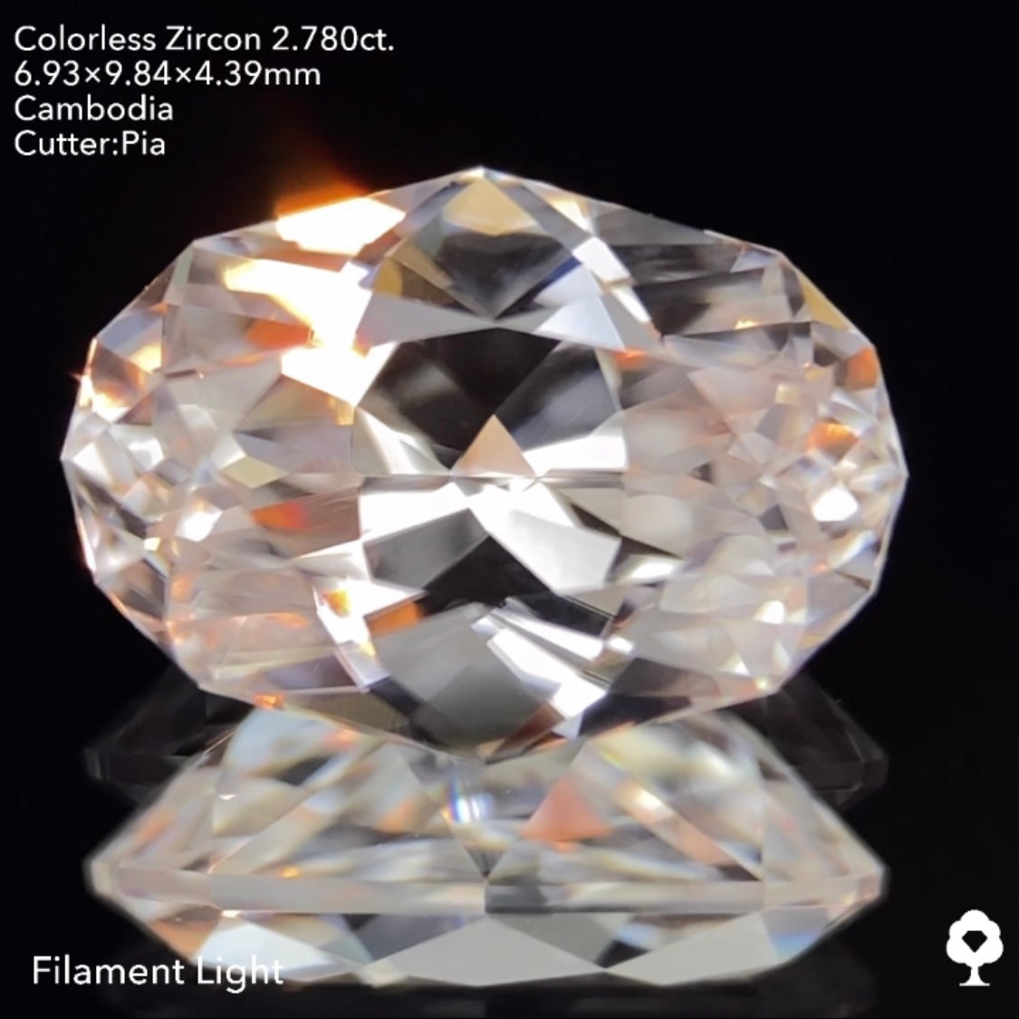 【サイレンタイムセール】凄まじいファイアーを放つクラリティ抜群の美ファンシーオーバル★カラーレスジルコン 2.780ct ピアッちゃん作品