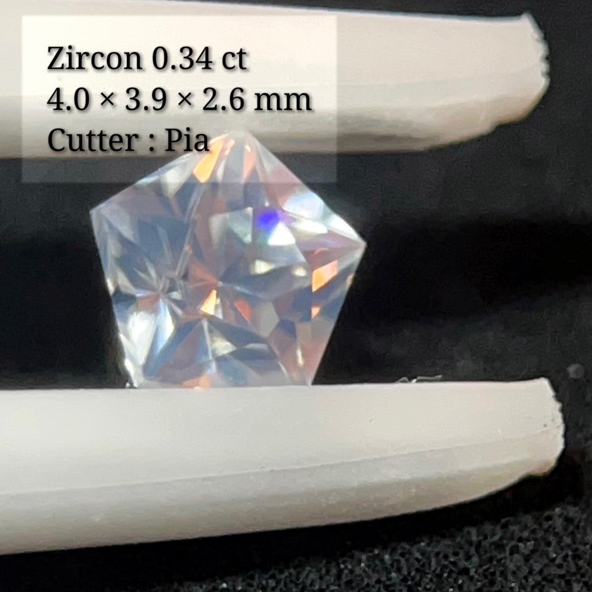 【SOLDOUT】カラーレスジルコン 0.34 ct ピアっちゃん作品 2/10 チャットオークション