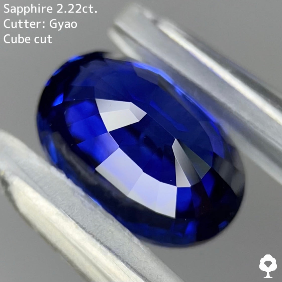 ロイヤルにインクブルーが混ざった濃厚美色に縁取りキューブカット★サファイア 2.220ct【Cube cut】