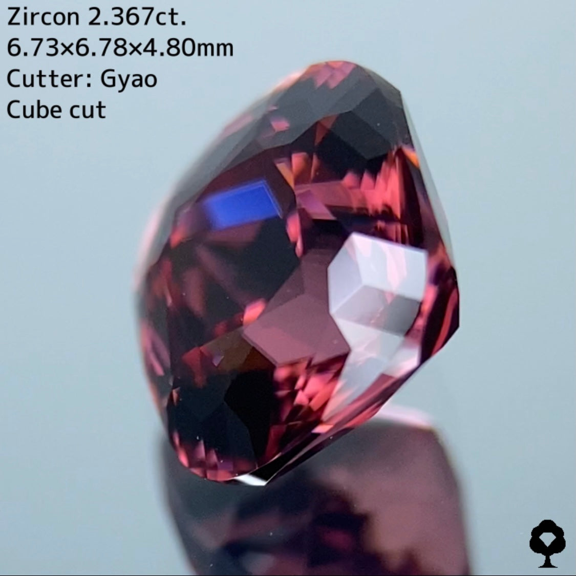 サンセットピンクが濃厚な果実の味わいを思わせる★ジルコン 2.367ct【Cube cut】