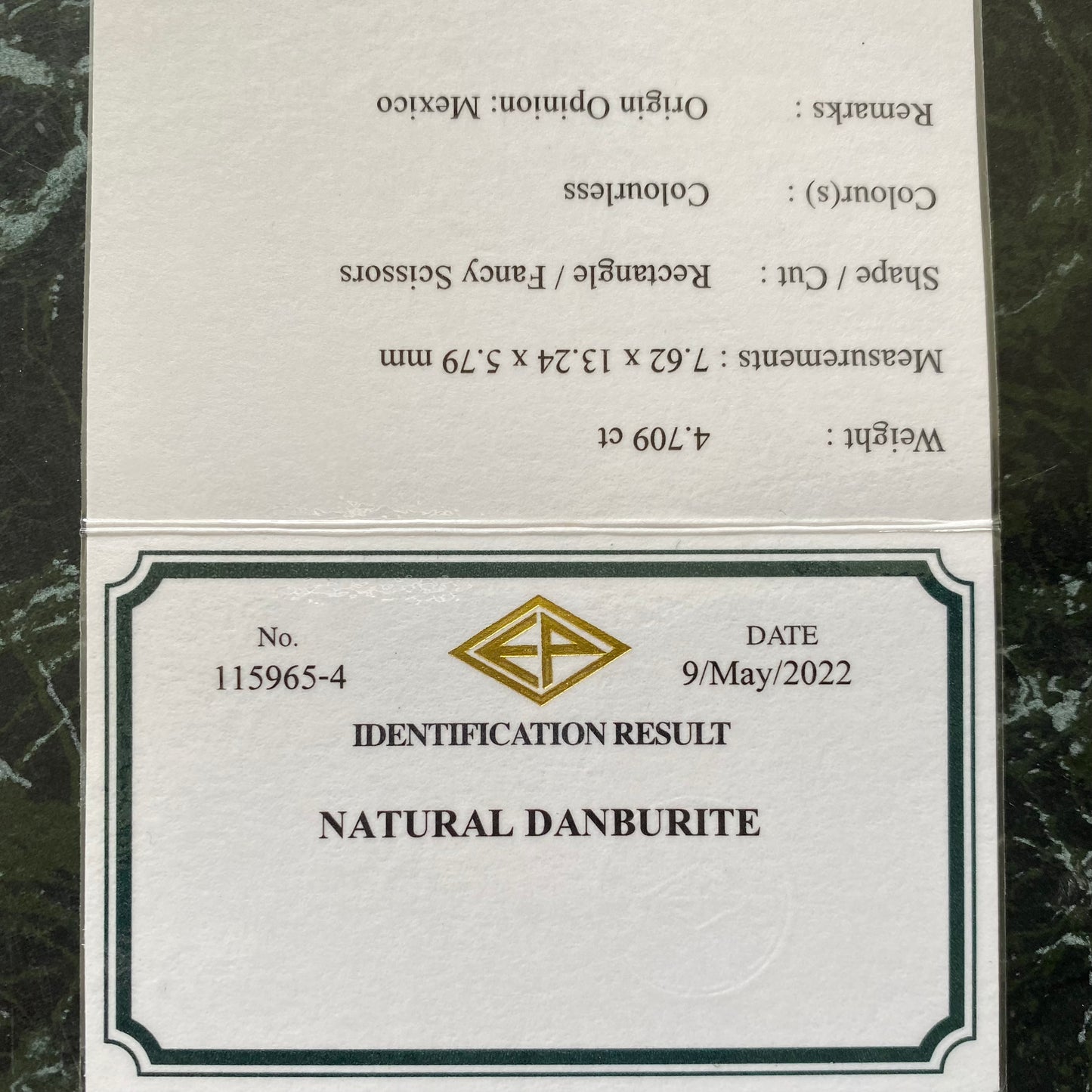 鋭い輝きが折り重なるアヤトリカットのピアッ進化版★カラーレスダンビュライト4.709ct ピアッちゃん作品