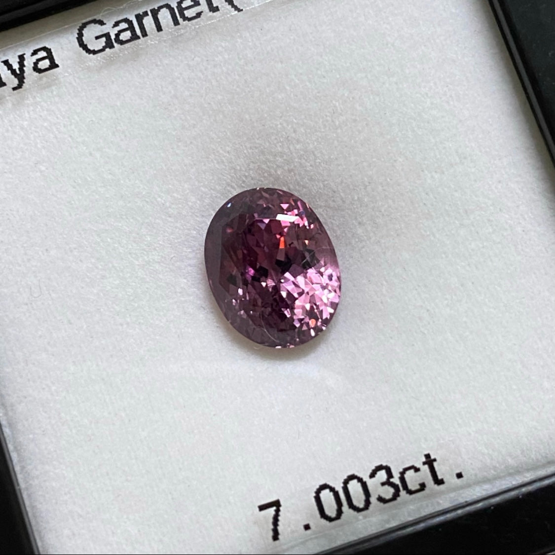 シックさのある美ピンクパープルは大きさも美しさもモンスター級💎マラヤガーネット 7.003ct【Cube cut】