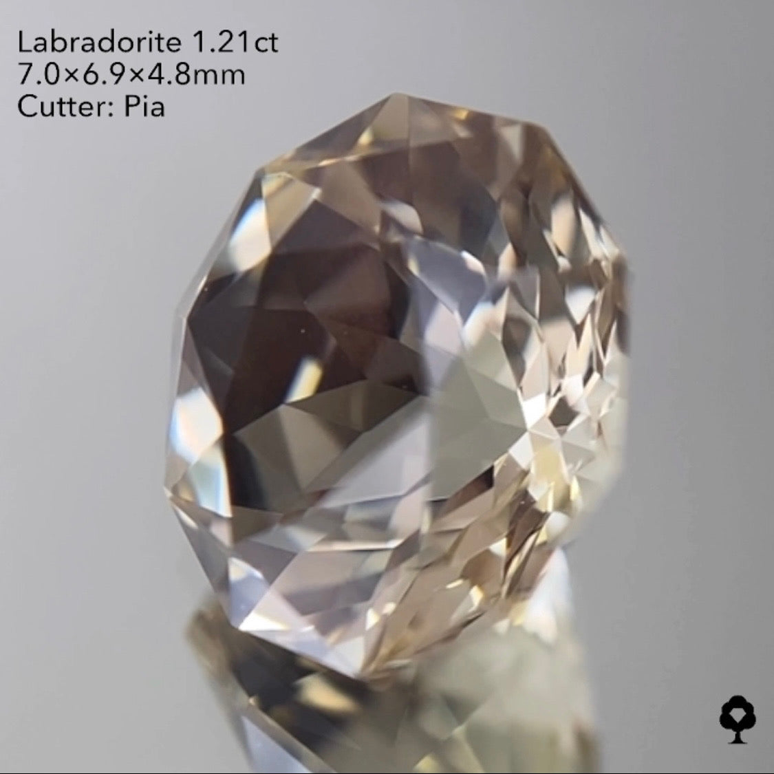 【20:50終了】五芒星が重なり合う美しい新カット★ラブラドライト1.21ct ピアッちゃん作品