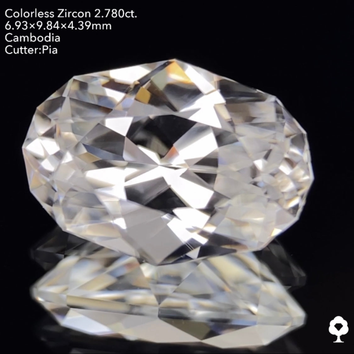 【サイレンタイムセール】凄まじいファイアーを放つクラリティ抜群の美ファンシーオーバル★カラーレスジルコン 2.780ct ピアッちゃん作品