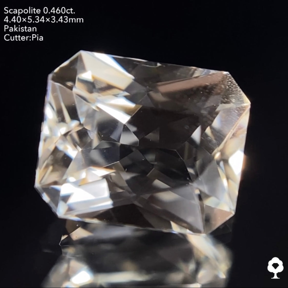 UV蛍光美しい煌めくラディアント系オクタゴン★スキャポライト0.460ct ピアッちゃん作品