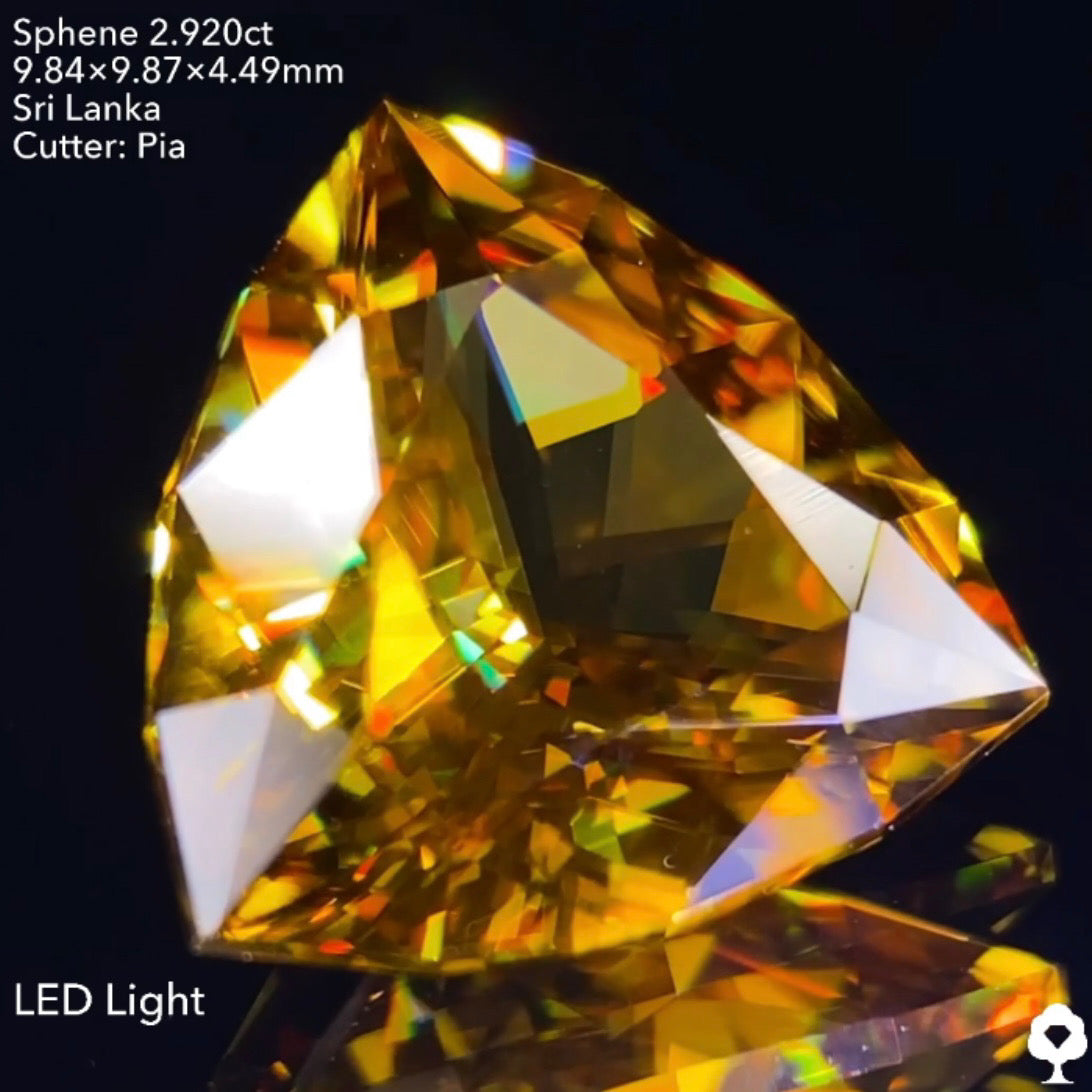 抜群のプロポーションのファンシートリリアント🌈スリランカ産スフェーン2.920ct✨ピアッちゃん作品💎