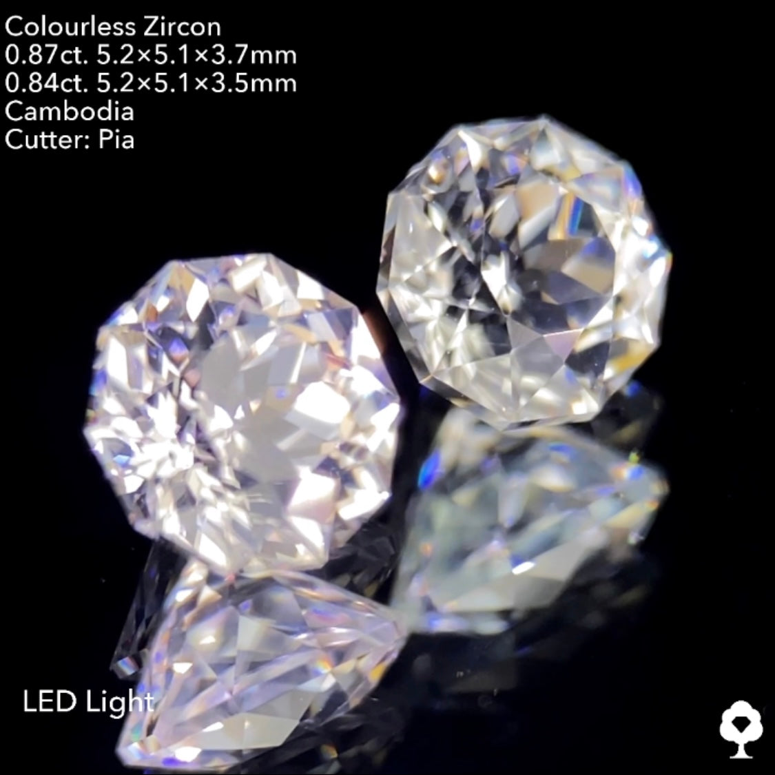 カラーレスと超ニアカラーレスブルーの10角形2個セット★カラーレスジルコン 0.87ct.&0.84ct. 計1.71ct. ピアッちゃん作品