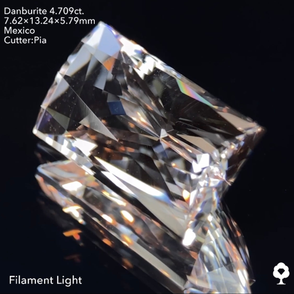 鋭い輝きが折り重なるアヤトリカットのピアッ進化版★カラーレスダンビュライト4.709ct ピアッちゃん作品