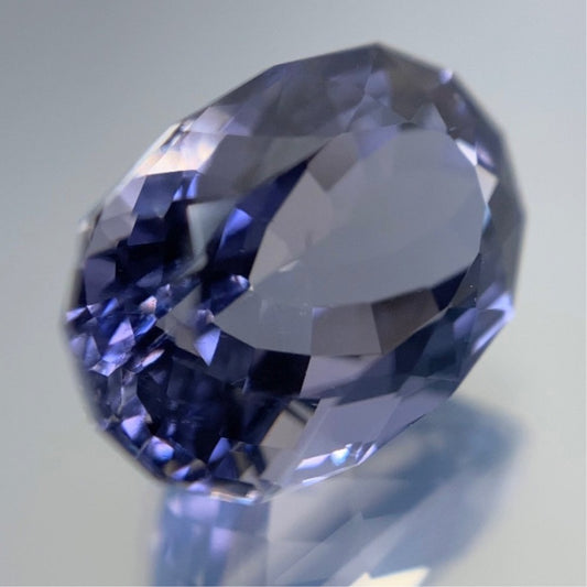 👽パビリオンの美しいカットと色むら感が最高"ファンシーオーバル" アイオライト2.33ct レイちゃん作品✨