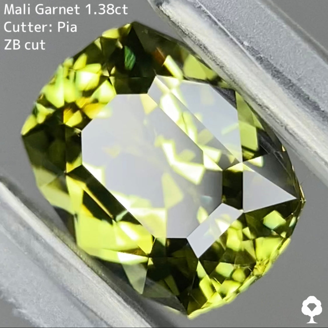 和を感じる美色に施された宝石のカタチが浮かんで見えるZBカット★マリガーネット 1.38ct【ZB cut】