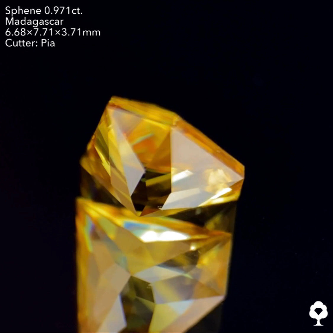 コレぞマダガスカルゴールドといえる煌めき抜群の宝石形★マダガスカルスフェーン0.971ct. ピアッちゃん作品