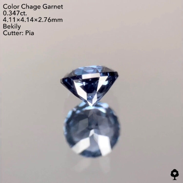 ★シッカリとした青味が美しい細やかな20角形ファンシーラウンド★ベキリーガーネット0.347ct ピアッちゃん作品