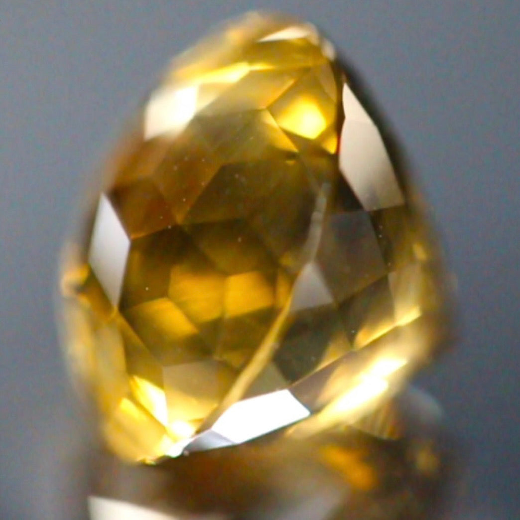 これぞ【キューブスターカット】濃厚ゴールドの美しい満月★ラブラドライト4.150ct ゲオちゃん作品✨こちらはクーポンはごめんなさい🙏