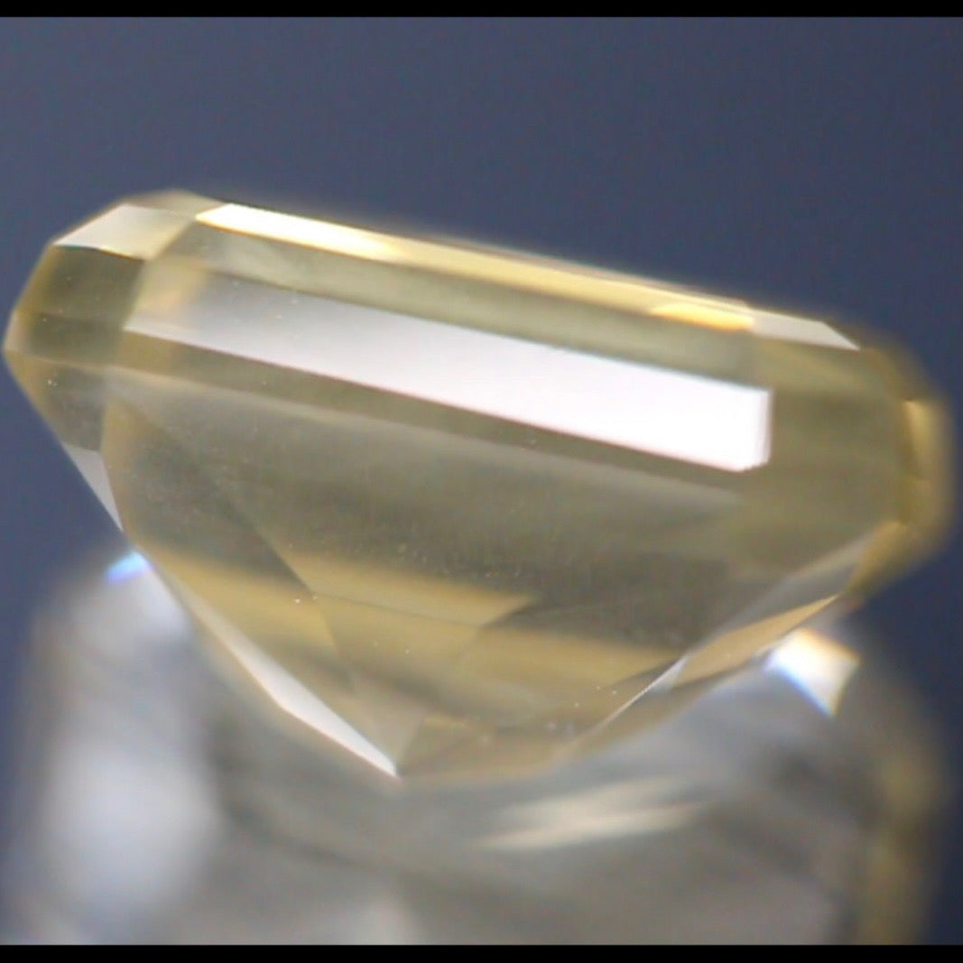 繊細なハープの弦のようなシラーが迫力満点★ラブラドライト6.06ct 師匠作品✨こちらはクーポンはごめんなさい🙏