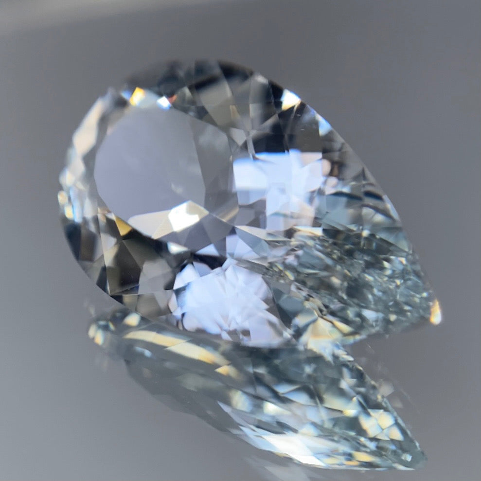 先端の細かい輝きがたまらないピアッちゃんの傑作★ゴッシェナイト2.697ct ピアッちゃん作品