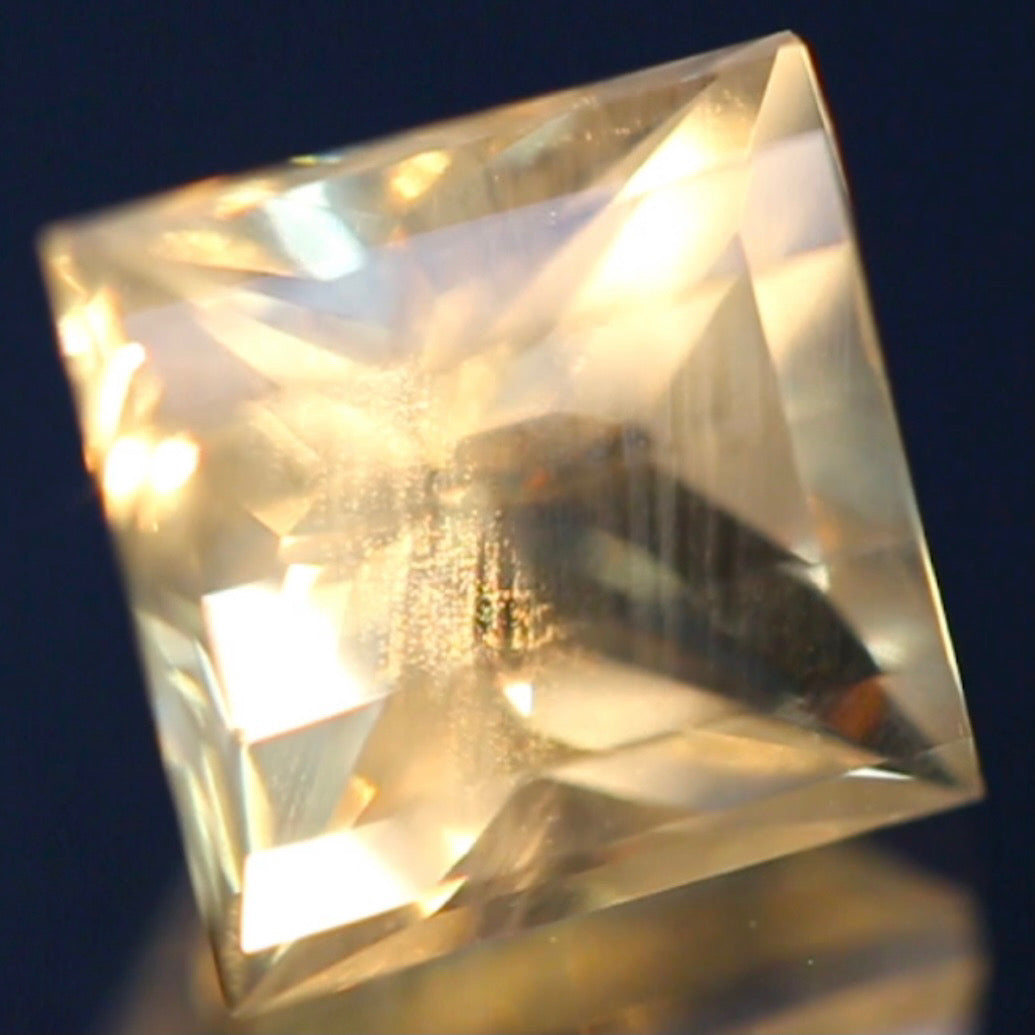 太鼓橋スクエアカットに潜む流星群シラー★ラブラドライト3.43ct 師匠作品✨