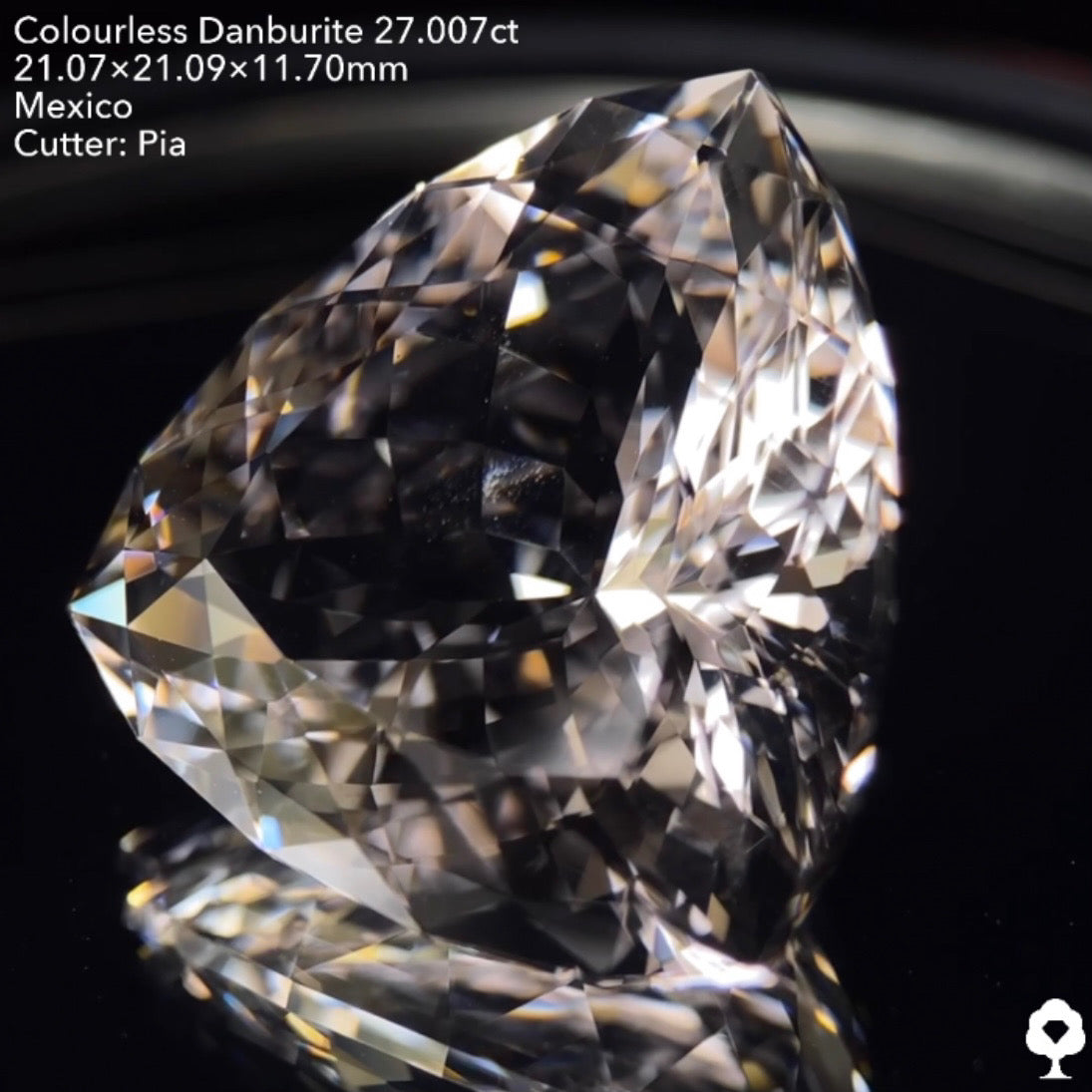 【専用ページ】大迫力で端正なカットのギラギラファイアートリリアント★カラーレスダンビュライト27.007ct ピアッちゃん作品