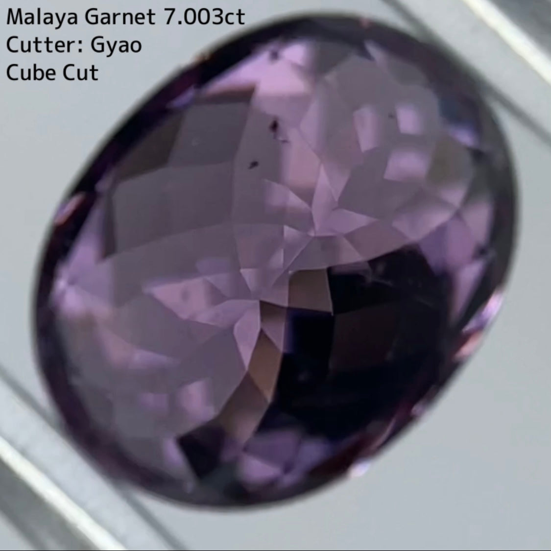 シックさのある美ピンクパープルは大きさも美しさもモンスター級💎マラヤガーネット 7.003ct【Cube cut】