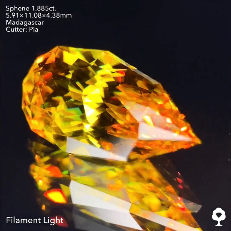 6ctから抽出された鋭くギラめくシャープペアシェイプ★スフェーン1.885ct ピアッちゃん作品★ハラキリプライス