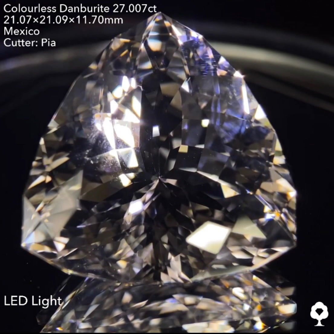 【専用ページ】大迫力で端正なカットのギラギラファイアートリリアント★カラーレスダンビュライト27.007ct ピアッちゃん作品
